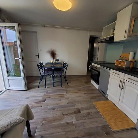 Milhaud Appart 28M2 Avec Jardin Et Parking Prives, Chambre Separee المظهر الخارجي الصورة