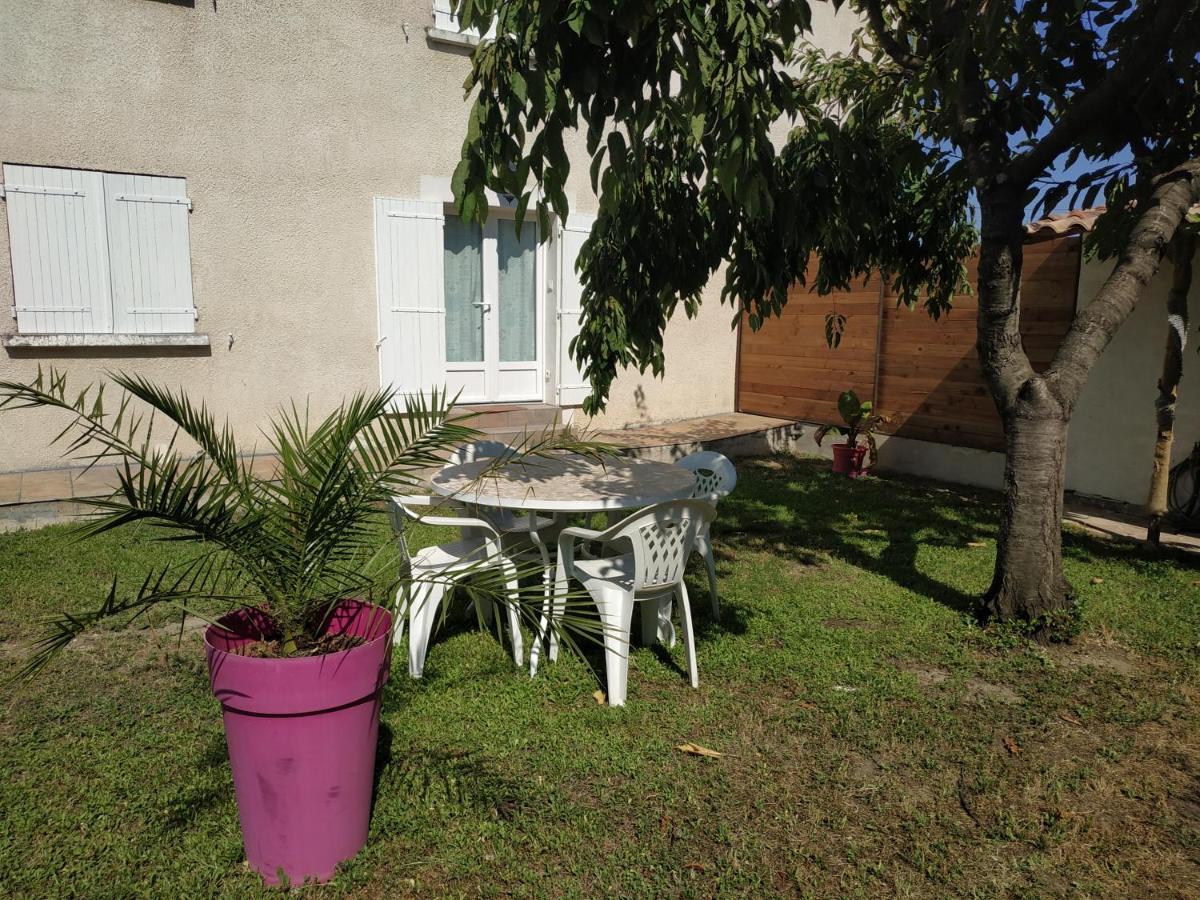 Milhaud Appart 28M2 Avec Jardin Et Parking Prives, Chambre Separee المظهر الخارجي الصورة