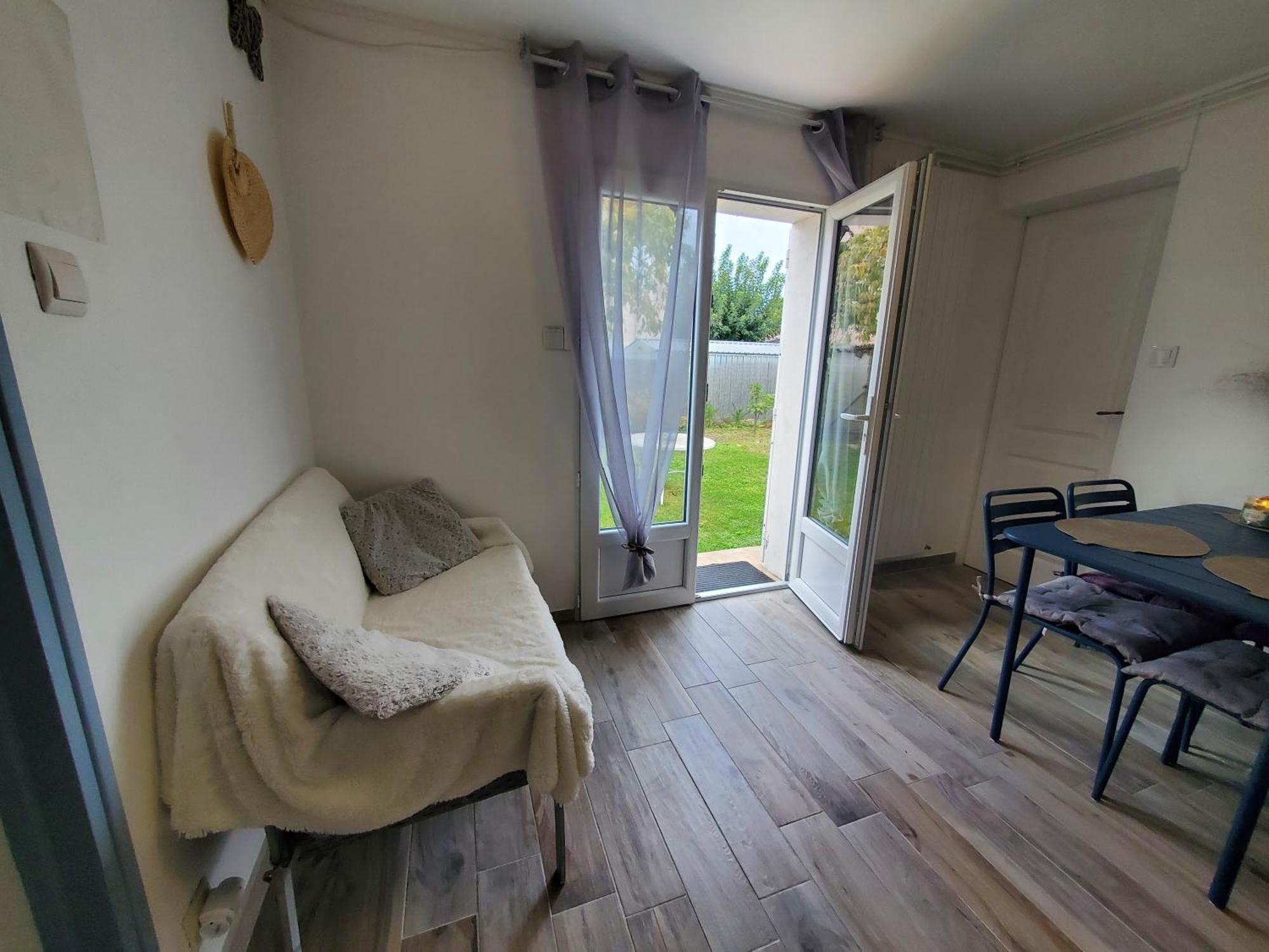 Milhaud Appart 28M2 Avec Jardin Et Parking Prives, Chambre Separee المظهر الخارجي الصورة